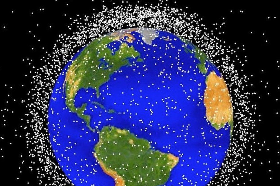 A Terra é circundada por milhares de pedaços de lixo espacial, como satélites e módulos desativados (Foto: NASA)