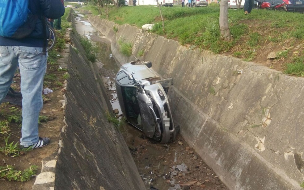 Motorista não ficou ferida no acidente (Foto: Luan Ferreira/ TV Sudoeste)