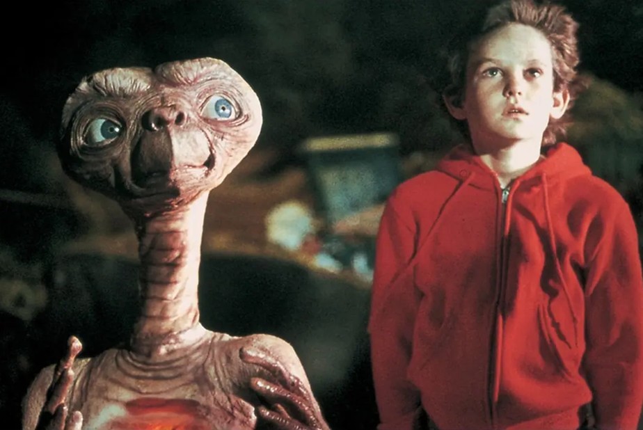 E.T. e Eliott, amizade entre o menino e o extraterrestre contada por Spielberg fez 40 anos