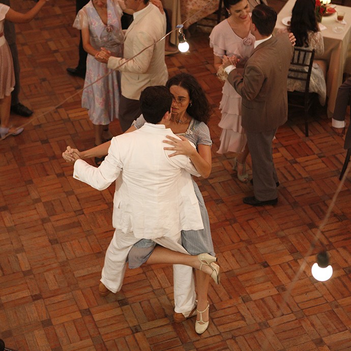Filó e Ernesto dançam tango no baile de Piracema (Foto: Inácio Moraes/Gshow)