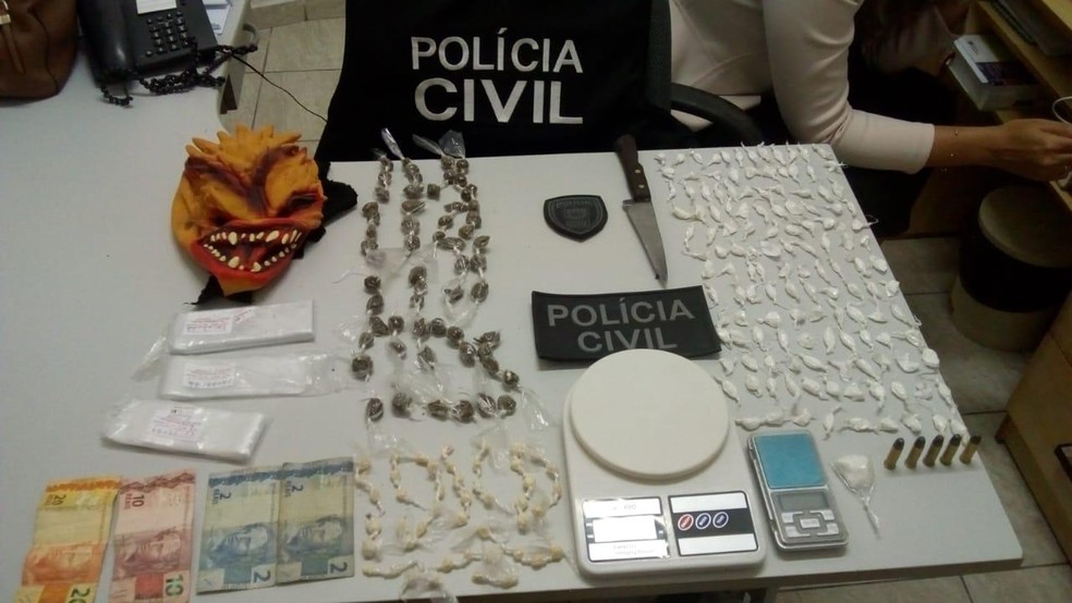 Dupla é presa suspeita de integrar organização criminosa e traficar drogas em Umbuzeiro, PB  — Foto: Polícia Civil/Divulgação