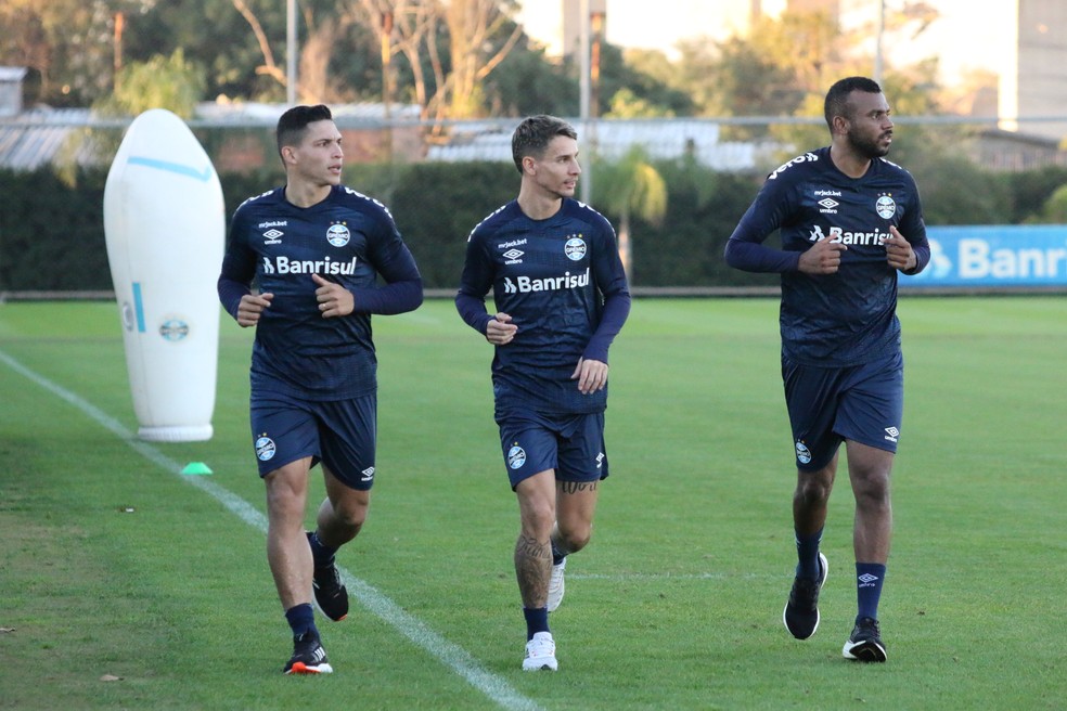 Sem Edilson disponível, Roger é obrigado a improvisar na lateral-direita mais uma vez