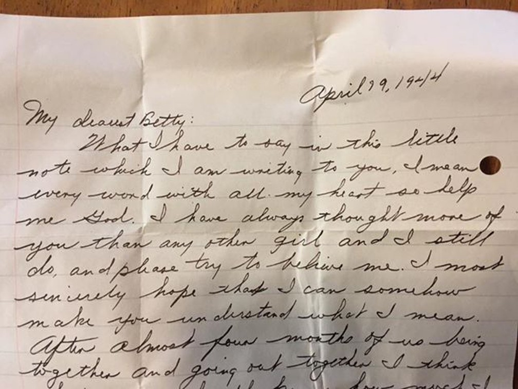 Carta de amor de 1944 é achada em parede durante reforma 