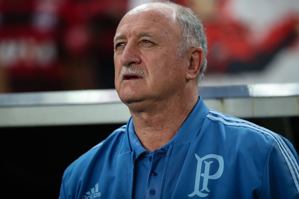 Felipão valoriza empate, alerta para cansaço e brinca com jornalista alemã