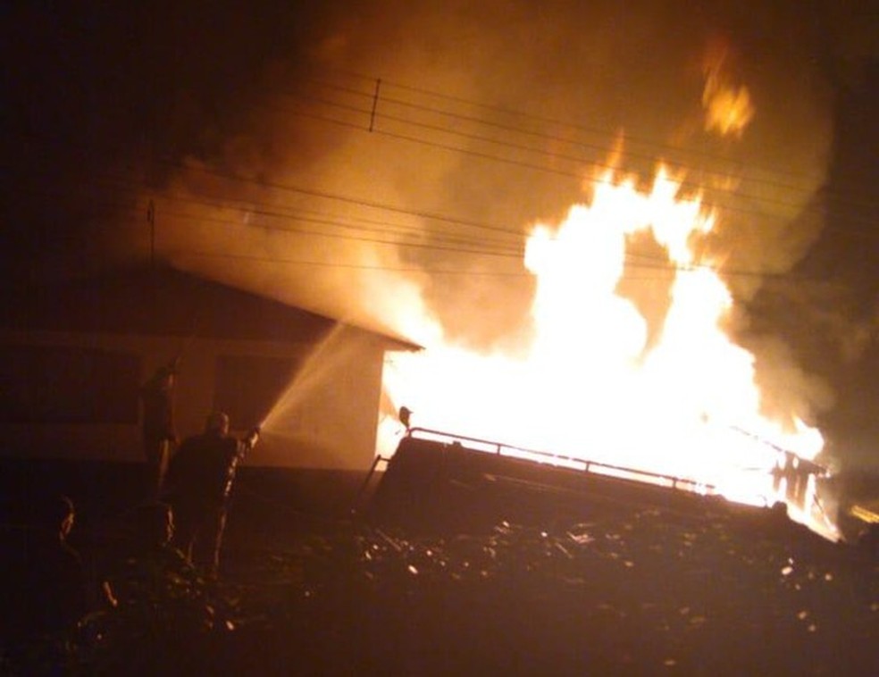 incendio atinge tres residencias em bom jesus rio grande do sul g1