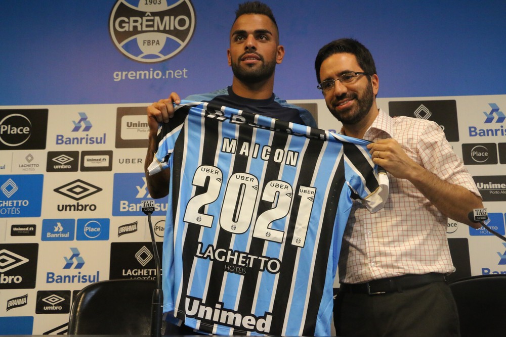 O que você achou da renovação de Maicon?