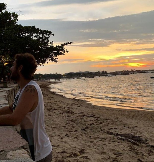 Rafa Brites e Felipe Andreoli embarcam em viagem de carro para praia paradisíaca (Foto: Instagram/ Divulgação)