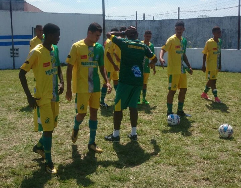 Estanciano sub-20 treina visando a Copa do Nordeste sub-20 (Foto: Divulgação/EstancianoEC)
