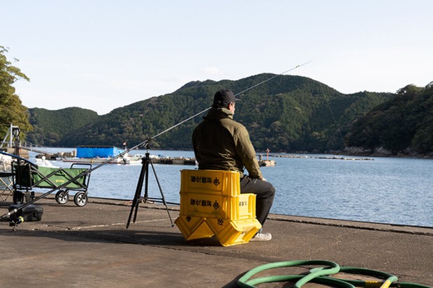 Designer transforma itens de pesca abandonados em cadeiras (Foto: Divulgação/Takuto Ohta)