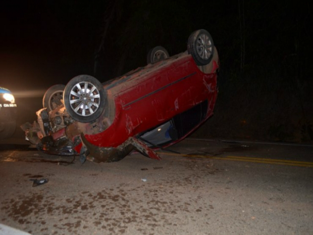 Carro foi encontrado abandonado, no meio da estrada próximo a Theobrona, RO (Foto: Maico Gean/Jaru OnLine)