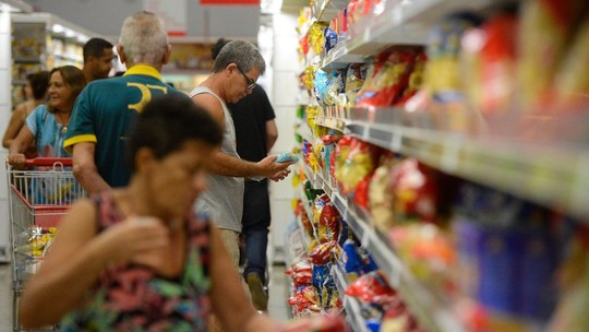 CNC: 37% das famílias brasileiras veem acesso ao crédito mais difícil e intenção de consumo perde fôlego
