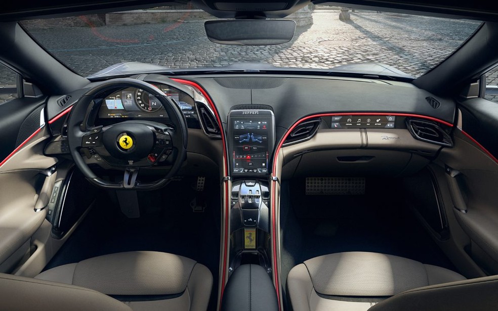 Ferrari Roma tem uma indita tela vertical de 8,4 polegadas  Foto: Divulgao