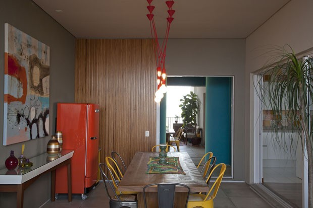 Apartamento colorido e integrado (Foto: Divulgação)