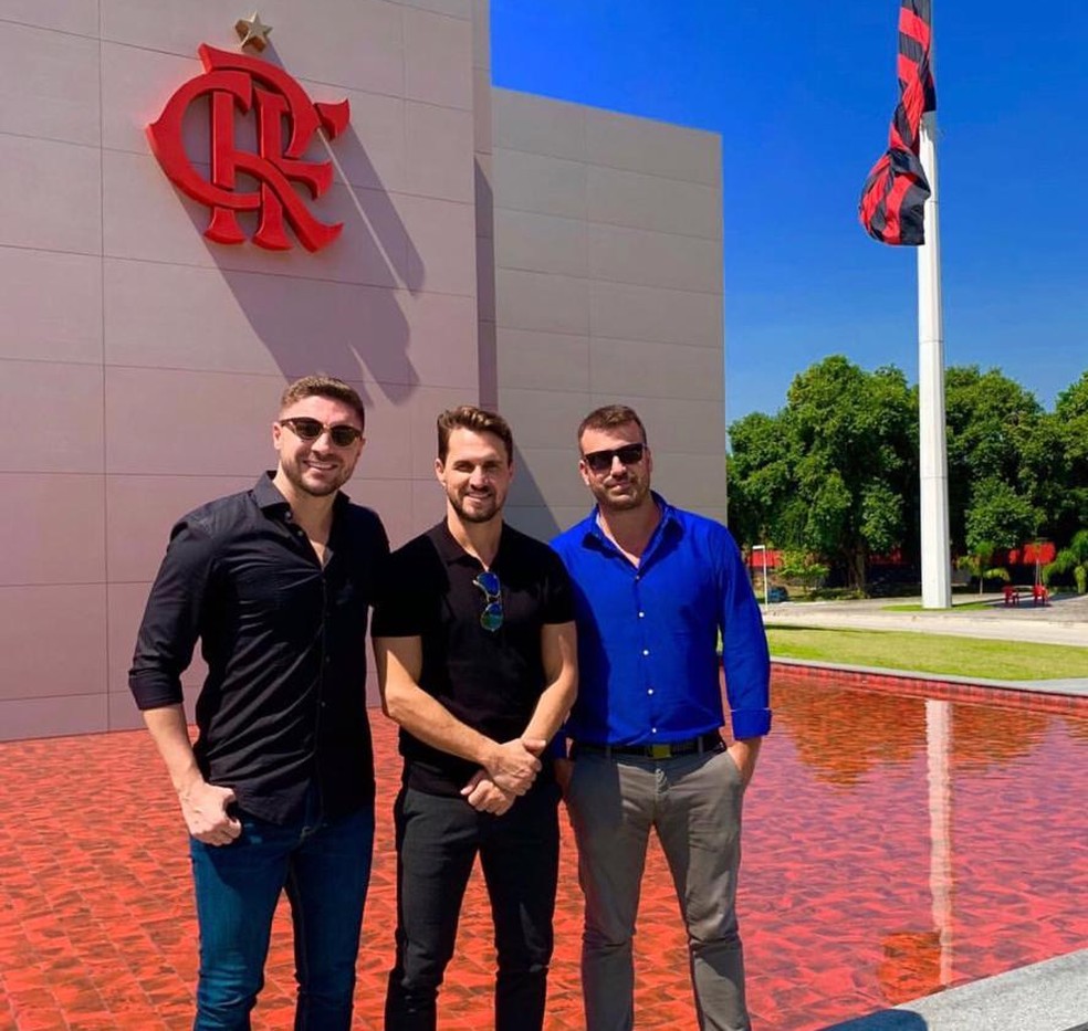 S�vio no CT ao lado dos s�cios Guilherme Siqueira e Marcos Marinho � Foto: Reprodu��o