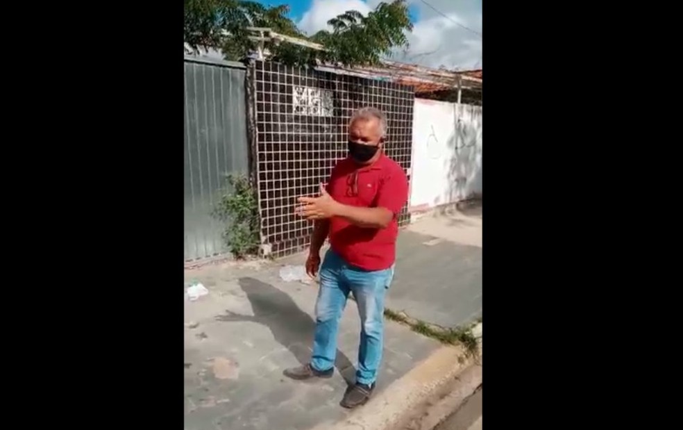 Prefeito de cidade na Bahia manda despejar caçamba de lixo em ponto que pessoas estavam sujando — Foto: Redes Sociais