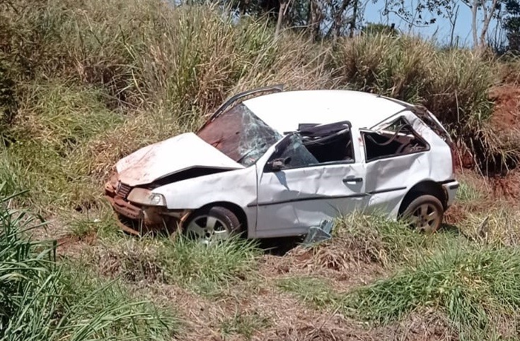 Morre homem que foi ejetado de carro durante capotamento, em Guairaçá