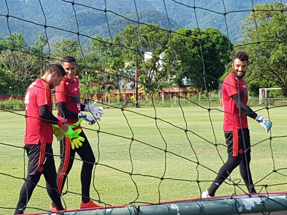 Três clubes se interessam por Muralha que segue com futuro indefinido