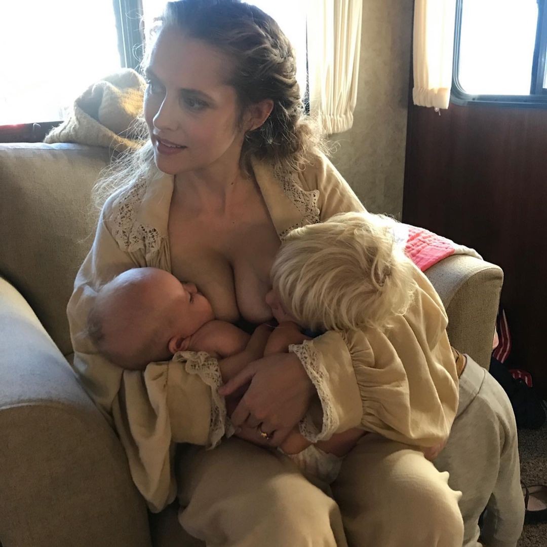 A atriz Teresa Palmer publica sobre amamentação (Foto: Reprodução/Instagram)
