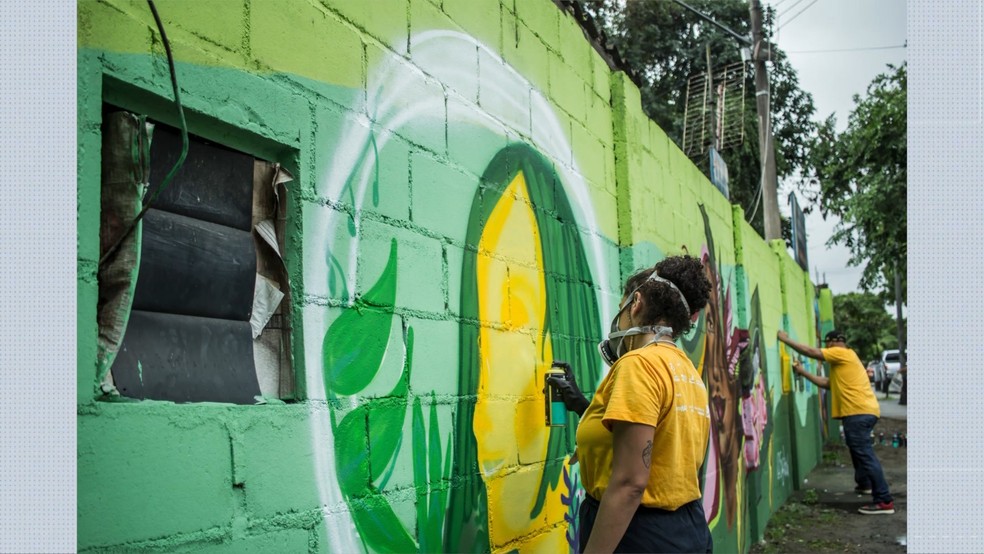 Artistas capixabas pintam murais em comunidade de Vitória — Foto: Reprodução/TV Gazeta