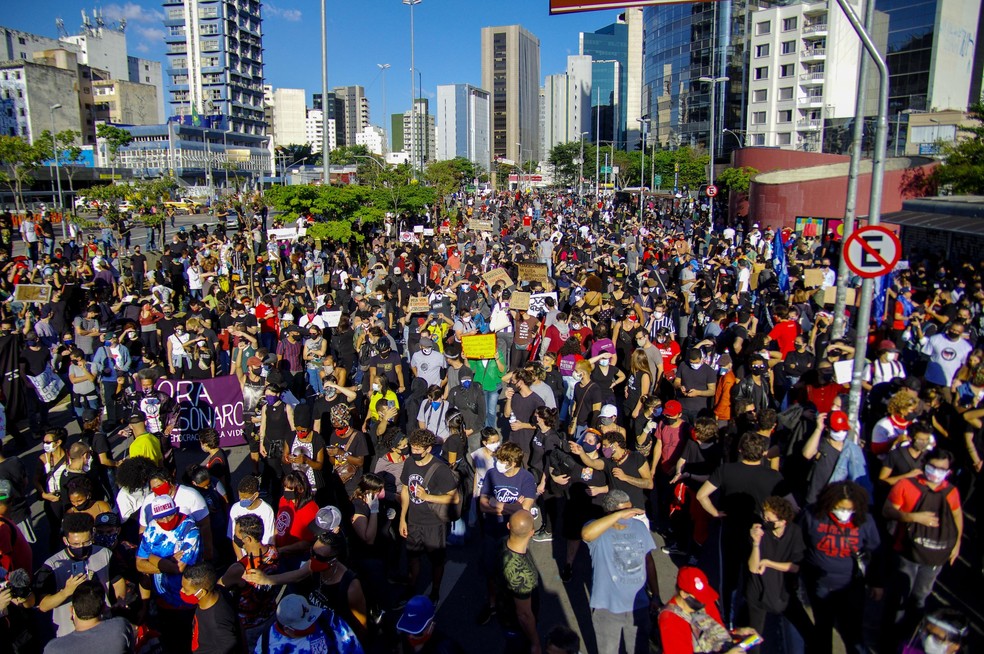 Protesto no largo da Batata, região de Pinheiros, em São Paulo — Foto: Roberto Sungi/Futura Press/Estadão Conteúdo