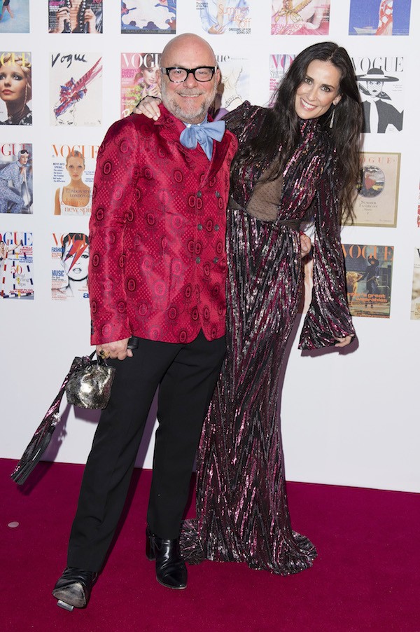 Demi Moore ao lado de seu amigo (Foto: Getty Images)
