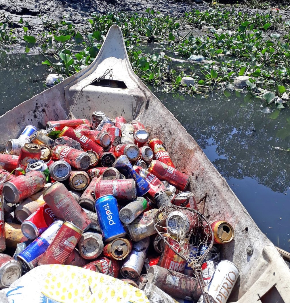 asomadetodosafetos.com - Pescadores se tornam 'catadores de rio' e sobrevivem coletando recicláveis