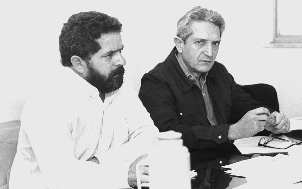O então candidato à Presidência pelo PT, Luiz Inácio Lula da Silva, ao lado de Plínio Arruda, em 1989 — Foto: Ana Carolina Fernandes/Estadão Conteúdo