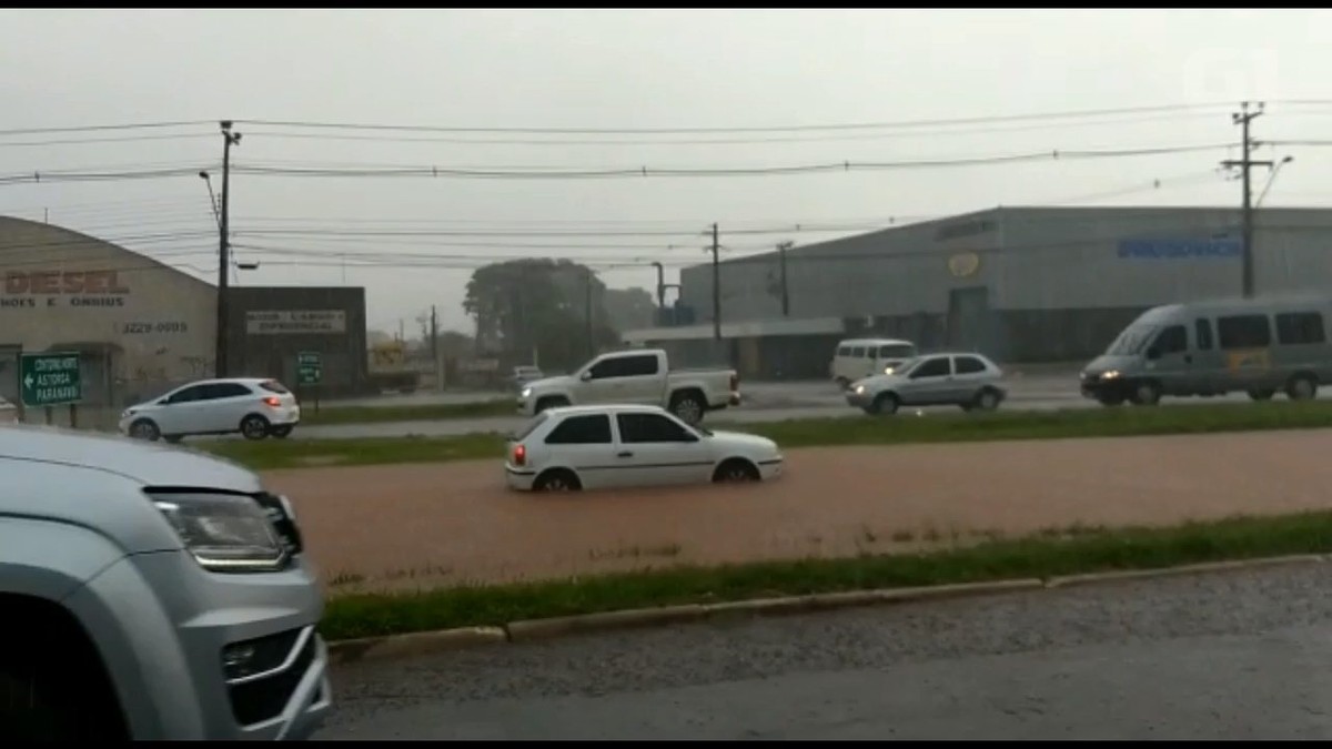 Tempestade alaga casas e deixa carros debaixo d'água em Maringá | Norte e  Noroeste | G1