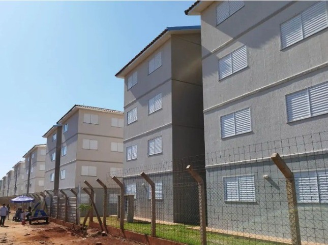 Dias após Bolsonaro entregar moradias populares em Campo Grande, casas são anunciadas para venda na internet