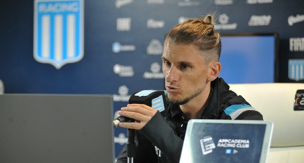 Beccacece dá entrevista coletiva depois da derrota do Racing — Foto: Reprodução do site oficial do Racing