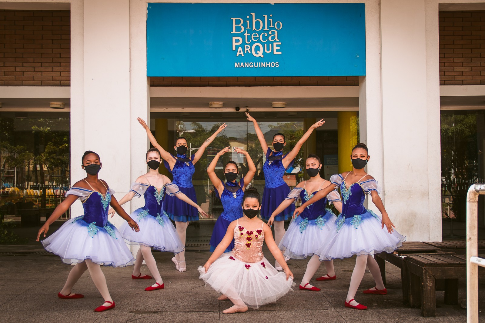 Bailarinas do Grupo Ballet Manguinhos — Foto: Divulgação