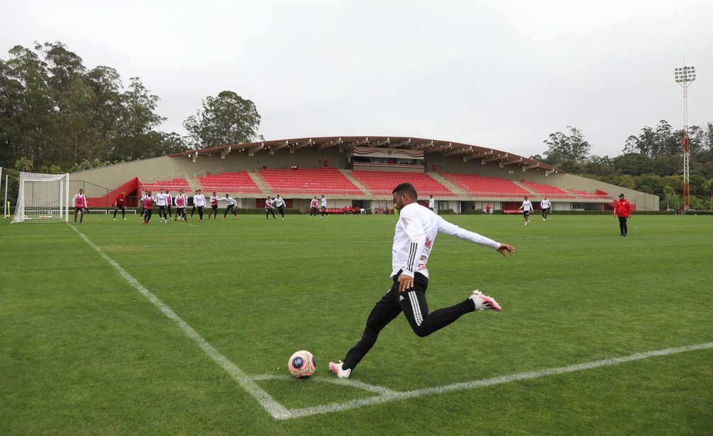 São Paulo fez treinos em Cotia para se preparar para o Paulistão — Foto: Rubens Chiri / saopaulofc.net