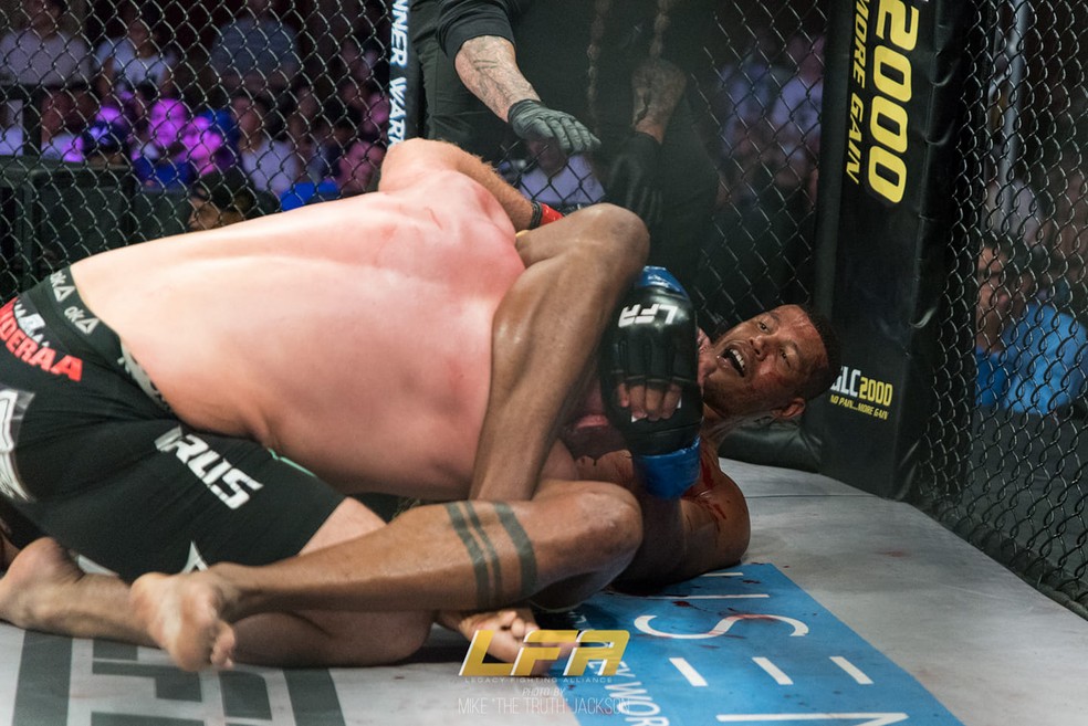Renan Problema finalizou Jared Vanderaa no LFA 74 em 2019 — Foto: Mike Jackson/LFA