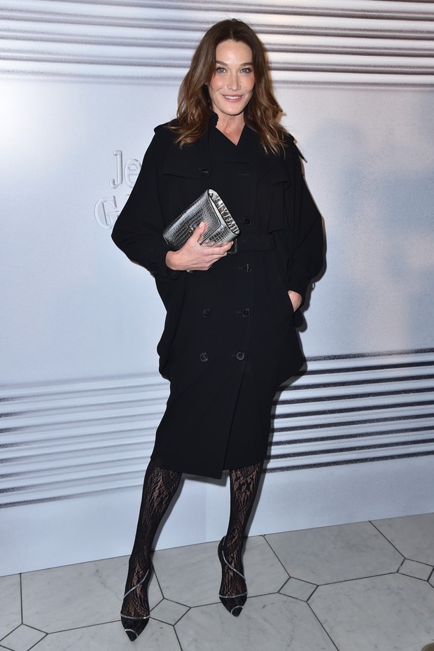 PARIS, FRANCE - JANUARY 22: Carla Bruni attends the Jean-Paul Gaultier Haute Couture Spring/Summer 2020 show as part of Paris Fashion Week at Theatre Du Chatelet on January 22, 2020 in Paris, France. (Photo by Dominique Charriau/WireImage) (Foto: WireImage)