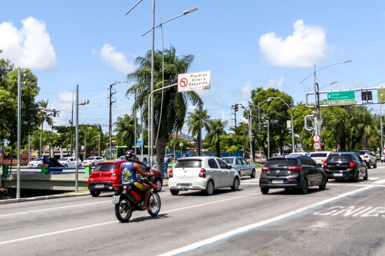 Onze novos radares de velocidade passam a aplicar multas no Recife