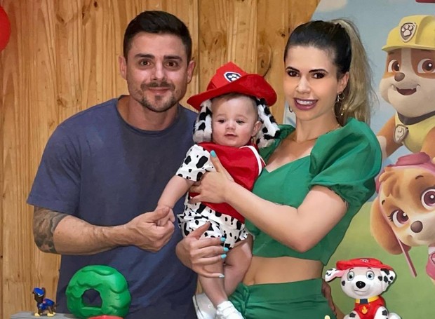 Bruno Lima e Cacau Colucci celebram mesversário do filho com festa com tema de animais (Foto: Instagram/@cacaucolucci/Reprodução)
