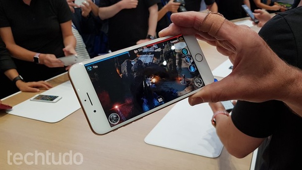 iPhone 8 Plus têm armazenamento incrementado frente ao iPhone 7 Plus, capaz de guardar vídeos em 4K (Foto: Thássius Veloso/TechTudo)