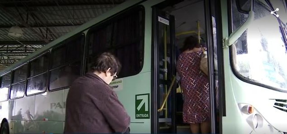 Coronavírus: passageiros de Rincão reclamam de superlotação em ônibus intermunicipal para Araraquara. — Foto: Reprodução/EPTV