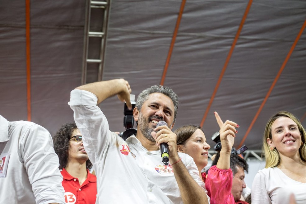 Elmano de Freitas comemora vitória nas eleições para governador no 1º turno no Ceará — Foto: Thiago Gadelha/SVM