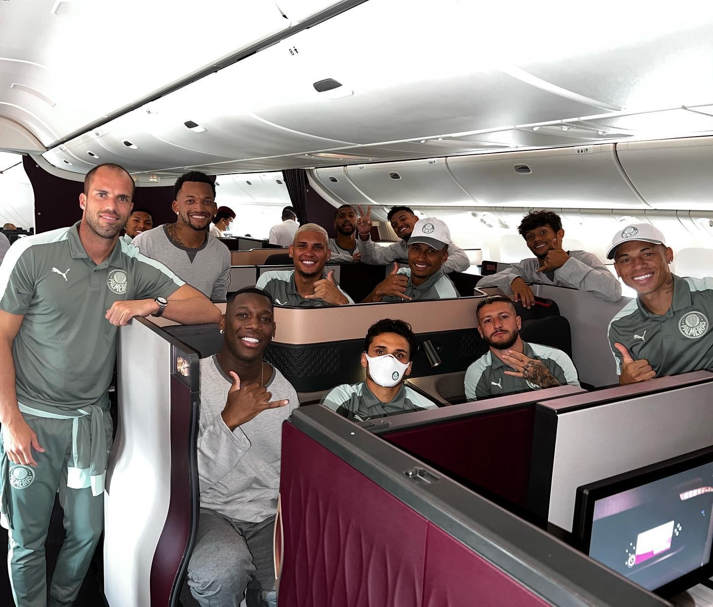 Jogadores do Palmeiras no voo (Foto: Reprodução: Instagram)