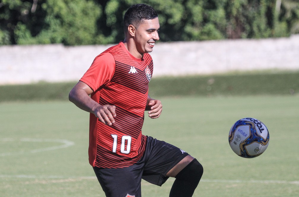 Alisson Farias chegou ao Vitória com pinta de grande contratação — Foto: Letícia Martins / Divulgação / EC Vitória