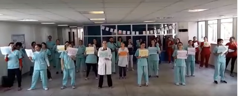 Profissionais de saúde de hospital gravam música de menino de 10 anos de São José do Rio Pardo — Foto: Reprodução Facebook