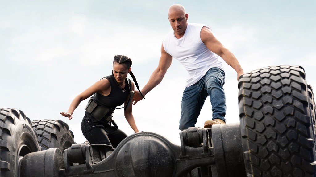 (from left) Ramsey (Nathalie Emmanuel) and Dom (Vin Diesel) in "F9," directed by Justin Lin. (Foto: Divulgação)