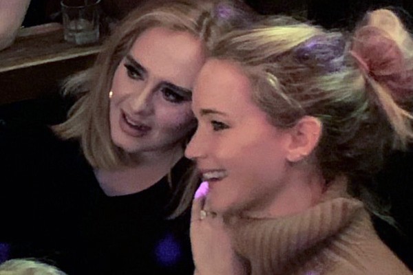 Adele e Jennifer Lawrence (Foto: Twitter)