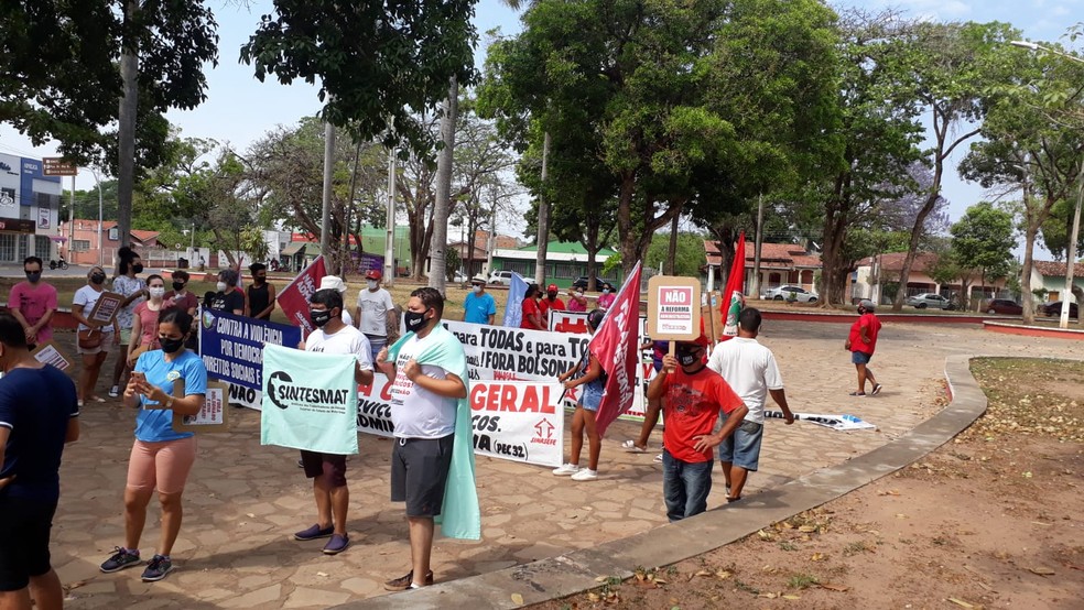 Grupo protestou contra o presidente Jair Bolsonaro em Cáceres (MT) — Foto: Divulgação