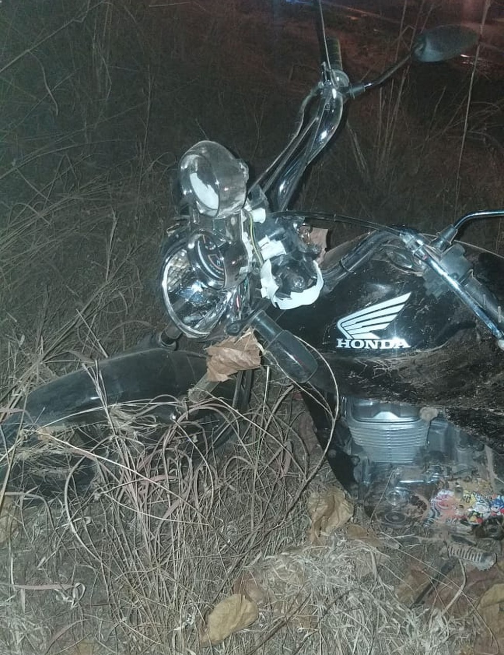 Moto que atingiu vÃ­tima na rodovia â€” Foto: ReproduÃ§Ã£o