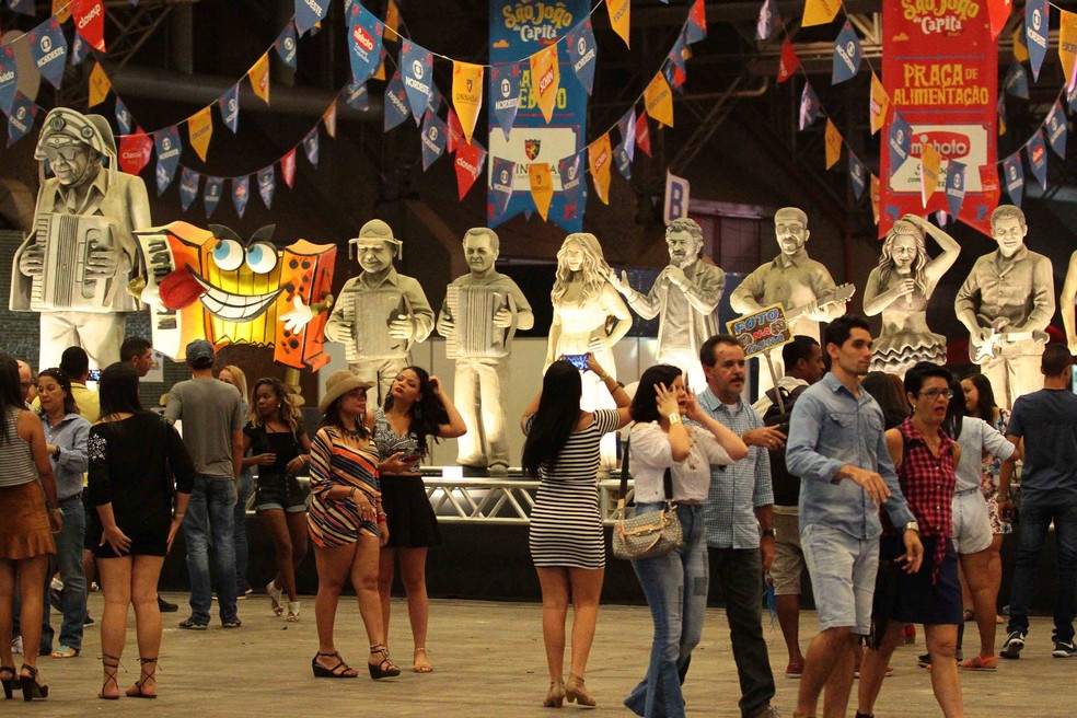 ForrÃ³ tradicional no SÃ£o JoÃ£o da CapitÃ¡ (Foto: Marlon Costa/Pernambuco Press)