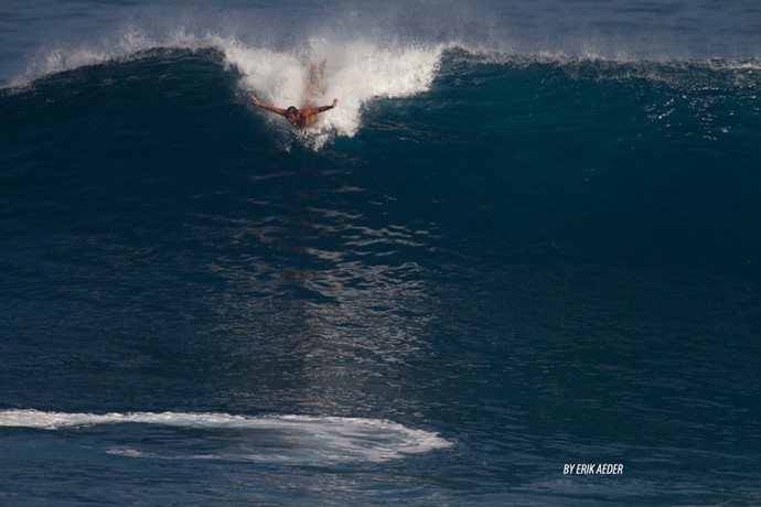 Surfe de peito, o esporte que faz do corpo uma prancha