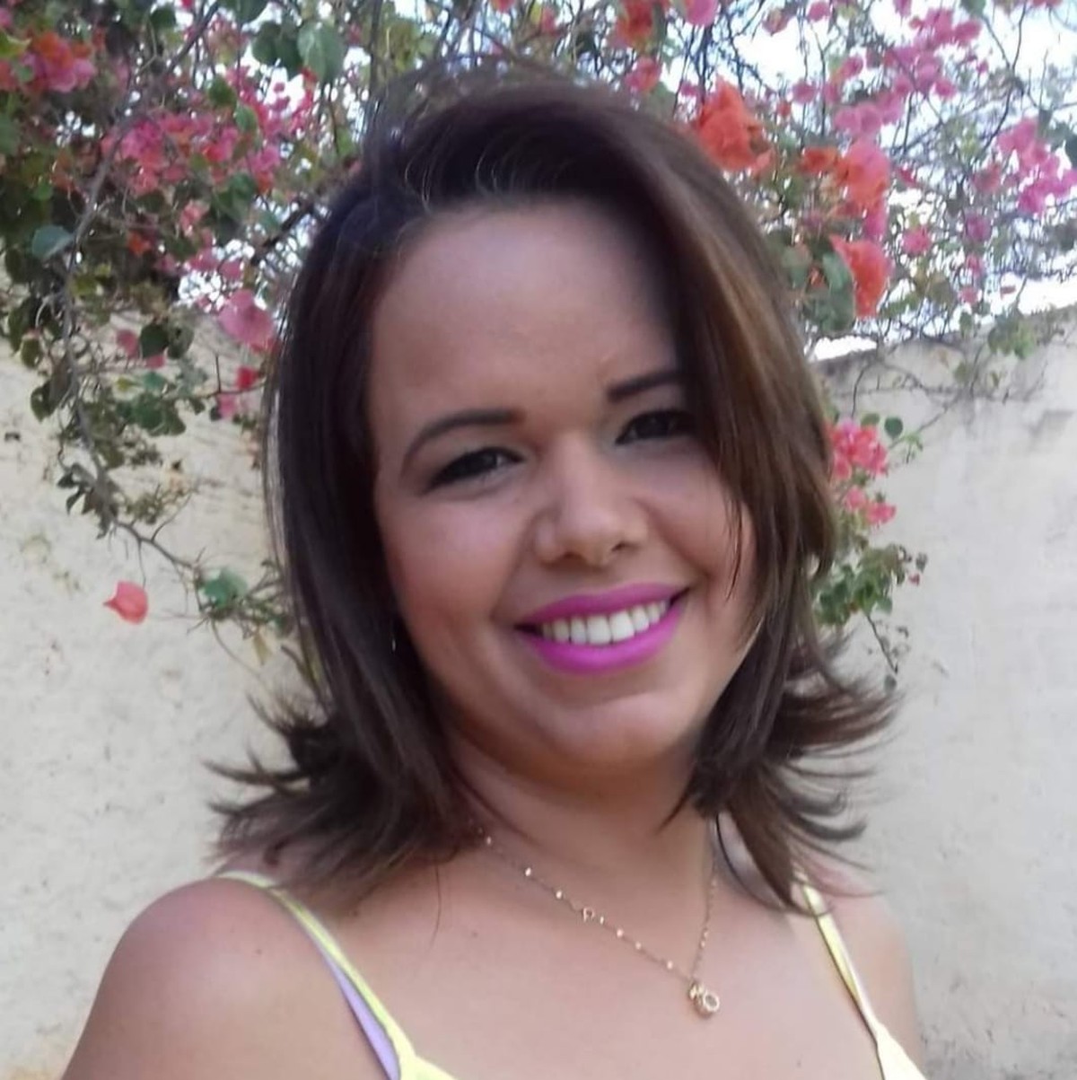 Cabeleireira é morta com golpes de faca pelo ex-companheiro da irmã em Montes Claros 