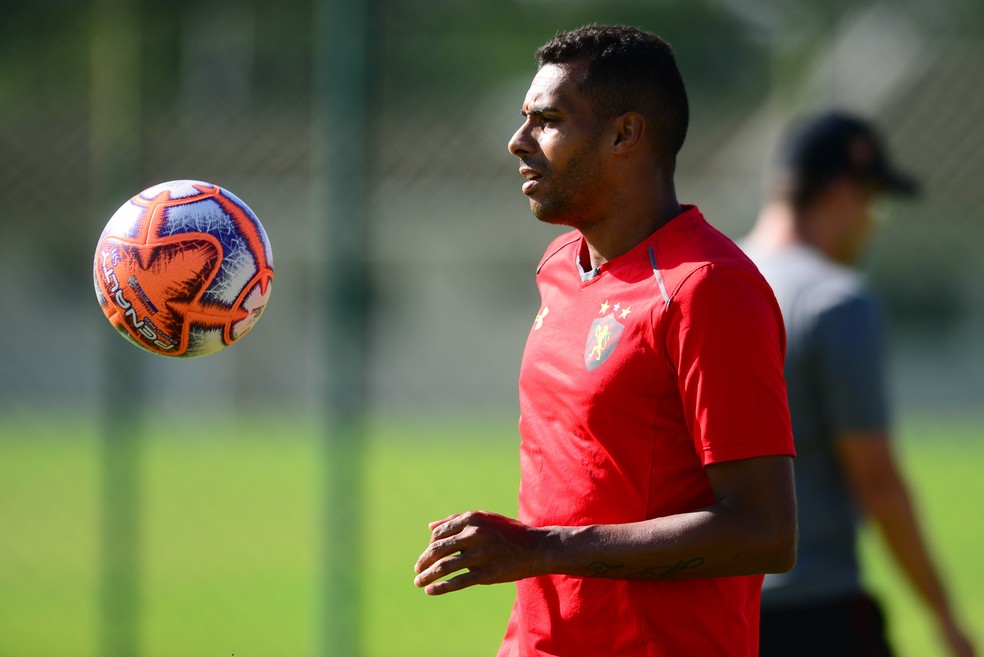 Elton não deve ser problema para o jogo contra o Vitória — Foto: Anderson Stevens/ Sport